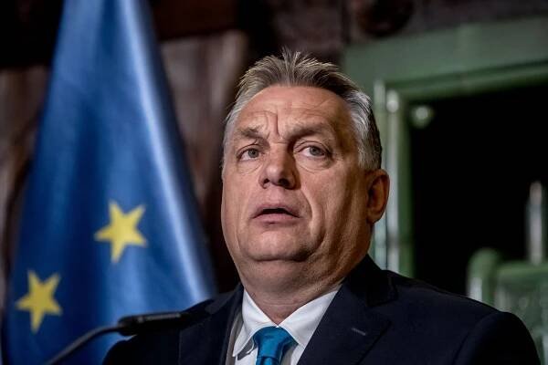 Orbánova vláda měla špehovat nezávislé novináře. EU to tvrdě odsoudila