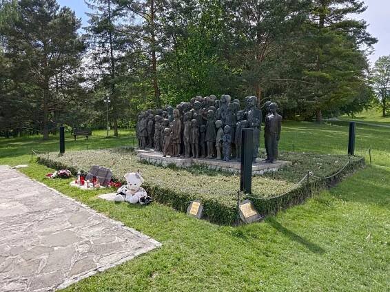 Terezínská tryzna 2024 a návštěva památníku Lidice - Gymnázium Františka Palackého Valašské Meziříčí