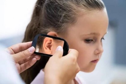 Bolest v uších – zánět zvukovodu | Dr.Max