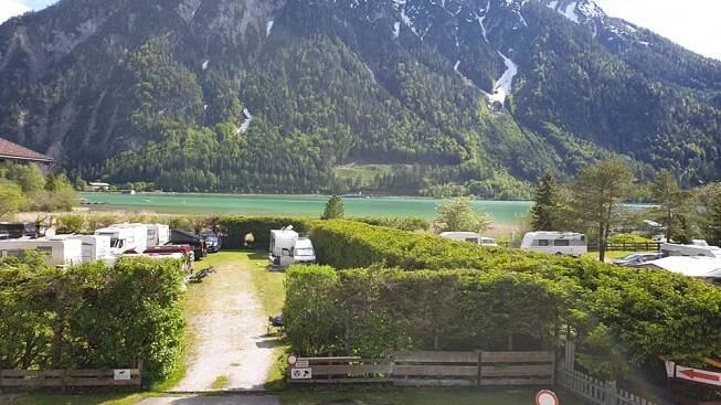 Kempování u tyrolského Achensee - All4Camper