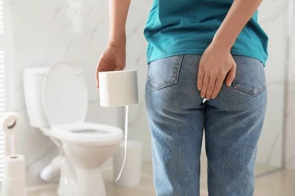 Kampylobakterióza se projevuje jako akutní zánět žaludku a střeva doprovázený průjmy. Infekce bakteriemi z rodu Campylobacter obecně bývají mírné, ohroženou skupinou jsou malé děti, starší osoby nebo jedinci s oslabenou imunitou.