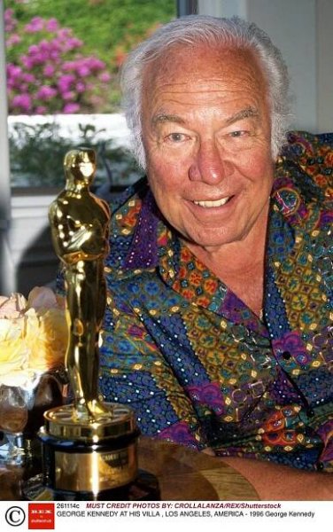 Zemřel herec George Kennedy, který získal Oscara za film Frajer Luke. Bylo mu 91 let