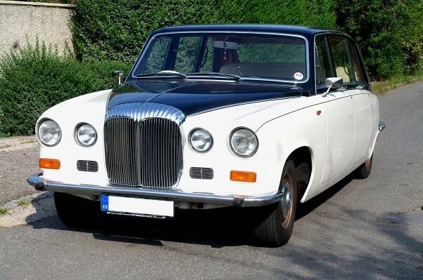 Luxusní limuzína Daimler DS420