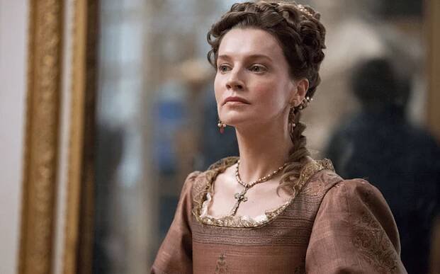 V seriálu Versailles ztvárnila Madame de Maintenon herečka Catherine Walker.  