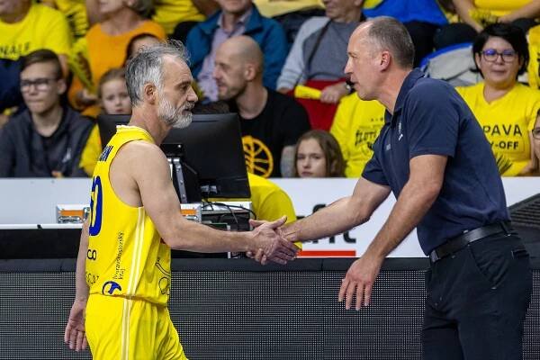 VIDEO: Herec Trojan o své basketbalové premiéře, emocích i plném baráku