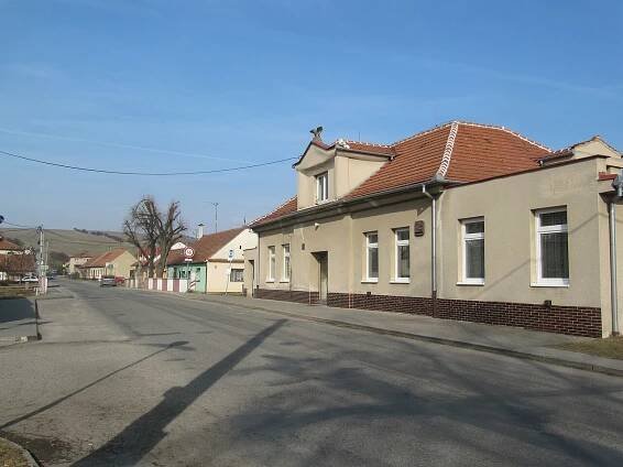 Soubor:Křižanovice, sokolovna.jpg – Wikipedie