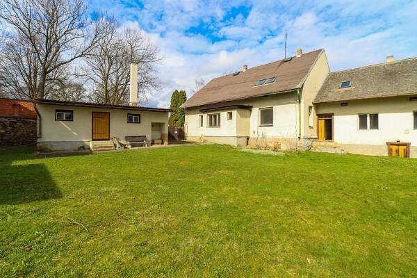 Prodej rodinného domu 4+1 a 2+kk v obci Pavlíkov, pozemek 1960m2