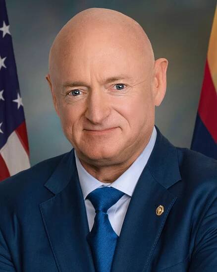 Soubor:Mark Kelly, Official Portrait 117th (cropped).jpg