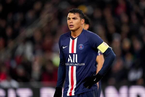Kapitán Paris Saint-Germain Thiago Silva míří do Premier League - SportyŽivě