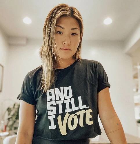 Hvězda seriálu Glee Jenna Ushkowitz byla adoptována ze Soulu ve třech měsících věku.