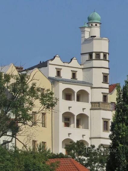 nádvorní strana a Hvězdárnou