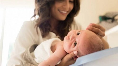 Jak držet miminko nejen při kojení a koupání? Vždy podepřete hlavičku a krk