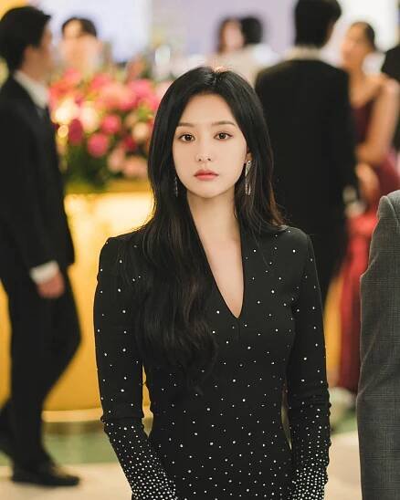 All the fabulous outfits Kim Ji-won wore as Hong Hae-in in Netflix’s ‘Queen of Tears’