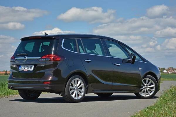 Nešizená praktičnost: Opel Zafira je spolehlivé ojeté auto pro celou rodinu, které u Škodovky nekoupíte