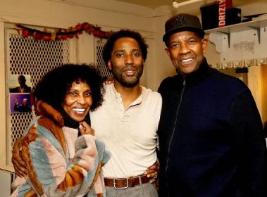 Pauletta Washington, son John David Washington and father Denzel Washington pose backstage at the play "The Piano Lesson" on Broadway at The Barrymore Theater on November 18, 2022 in New York City. (Photo by Bruce Glikas/WireImage)