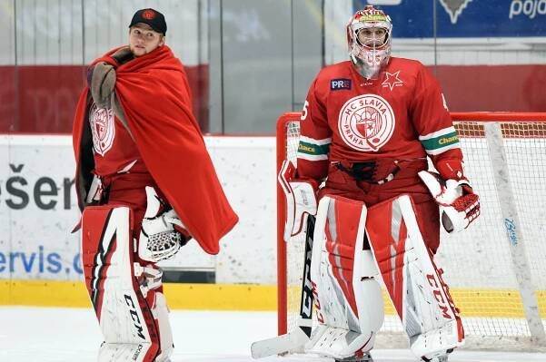 HC Slavia Praha | Maska s postavou od Marvela i číslem 45. Chci navázat na svůj vzor, říká Michajlov