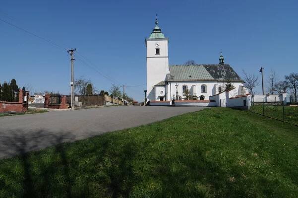 Fryčovice, spokojení lidé, důraz na sport, jelenci v oboře. Pojďte se podívat
