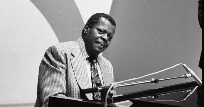 Právě před sto roky se narodil jeden z největších jazzových pianistů historie Oscar Peterson