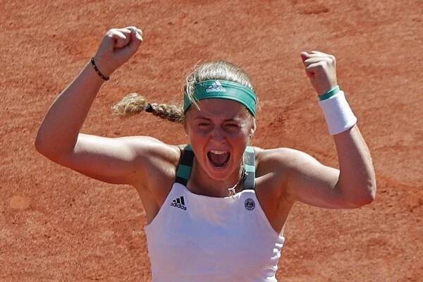 Ostapenková šokovala Paříž! Ve dvaceti letech ovládla French Open