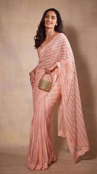 Manushi Chhillar showcases a stunning ethnic collection full of opulence