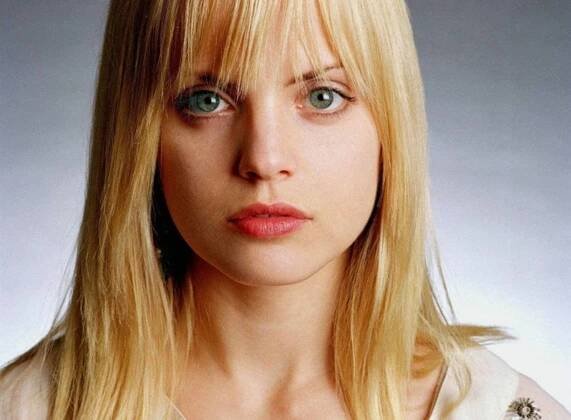 for image: Mesmerizing Grey-eyed Mena Suvari Wallpaper