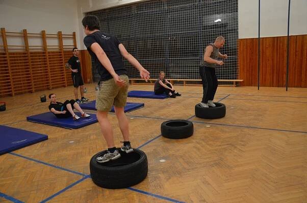 Dostaňte se do formy na funkčním tréninku CrossFit: 1 vstup nebo permice