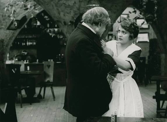 Karin Molander - Det röda tornet - Z filmu