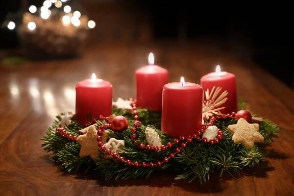 Adventní věnec: Jeho historie a symbolika svící