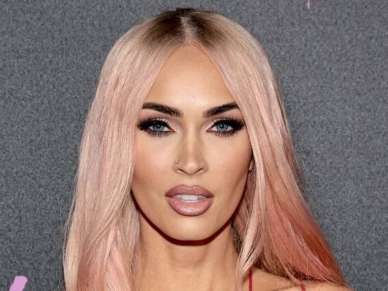 The "Peach Fuzz" Hair Color Is The Pastel Of The Year