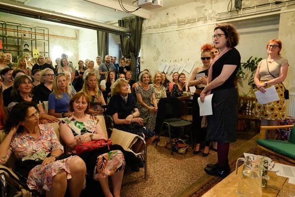 Foto z křtu Padesátky . Autor Karel Šuster. Zdroj www.kniha-padesatka.cz