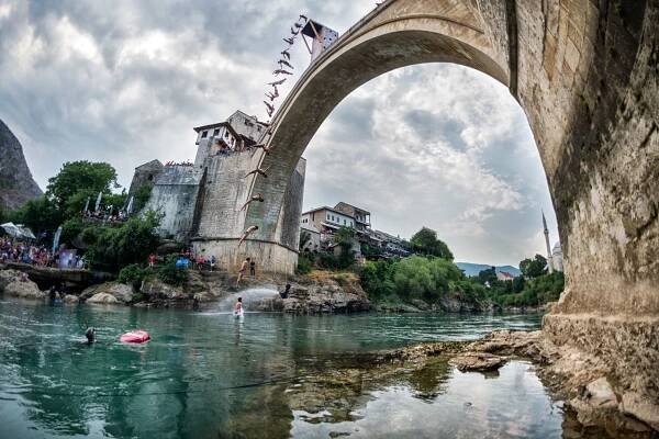 Mostar’s Crazy Cliff Diving Tradition