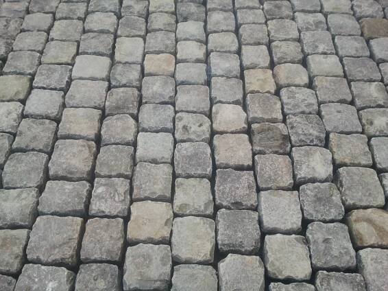 paves_entiers_récupération_granit_Versailles