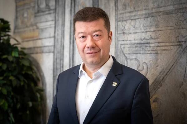 Kdybychom chtěli koalici, uděláme ji. Kandidaturu zastřeší SPD, je to běžný model, vysvětluje Okamura