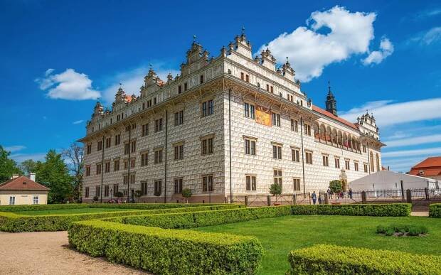 Smetanova Litomyšl (UNESCO) v Pensionu U Háje se snídaněmi, saunou, vyjížďkou na koni