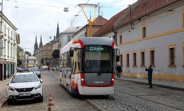 Nové olomoucké tramvaje vyjedou do ulic. Mají klimu i nabíjení mobilů