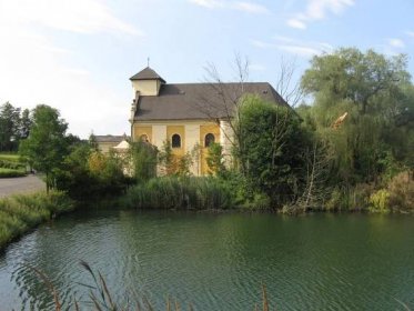Karviná - kostel sv. Petra z Alkantary a rybník Pod farou