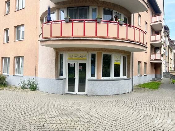 PRONAJATO - Komerční prostory – 105 m², přízemí s výlohou | Hrdlička reality