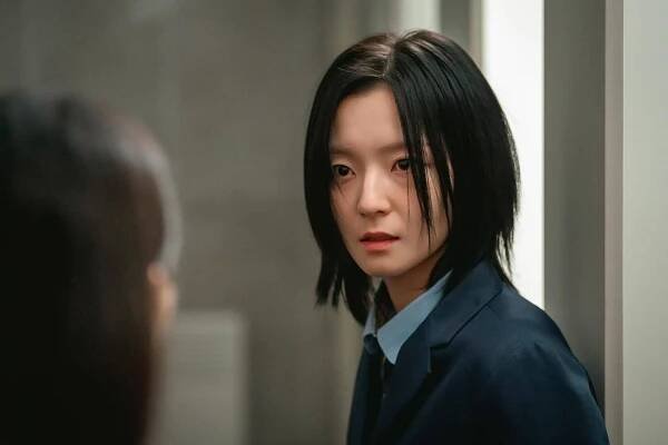 Bitch x Rich Season 2 Ending Explained: Does Yul-hee Face Justice? Do Je-na and Jin-wook Get Engaged? 1