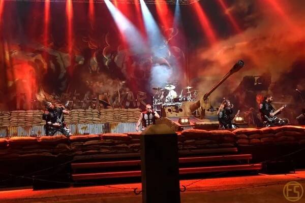 FOTOGALERIE: Metalový Sabaton ovládl lochotínský amfiteátr! - QAP.cz