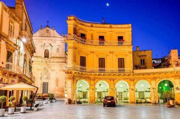 Piazza Maria Immacolata / Arcades • Cestovatelský portál Travellect