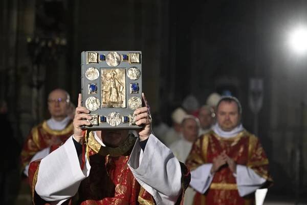 V katedrále sv. Víta proběhla bohoslužba za vlast. Zúčastnili se i oba prezidentští kandidáti
