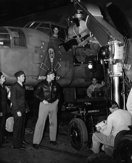 THIRTY SECONDS OVER TOKYO, Robert Bice, Bill Williams, Van Johnson, Tim Murdock, (in cockpit), director Mervyn LeRoy, (beneath camera), 1944