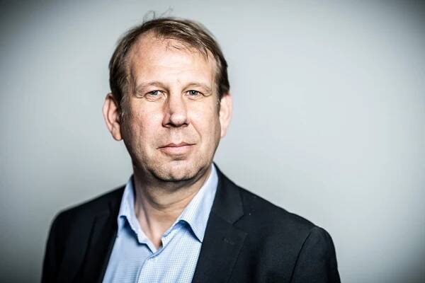Michael Fischer bleibt dpa-Kanzlerkorrespondent / Jörg Blank zum Chefkorrespondent Außen- und Sicherheitspolitik berufen