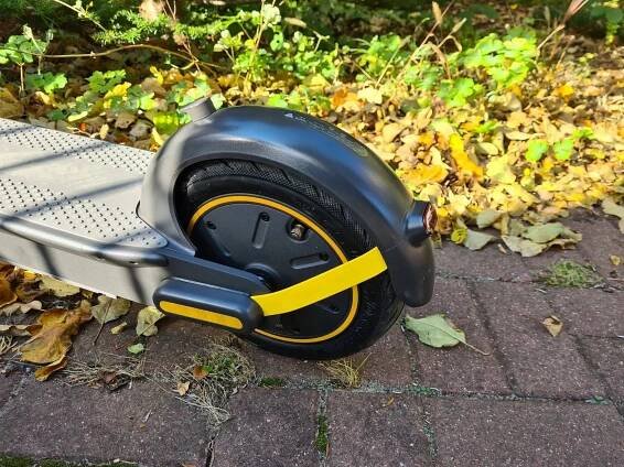 Vzdálenost k držáku Ninebot Max/ Motus Scooty 10 Váha 0 kg