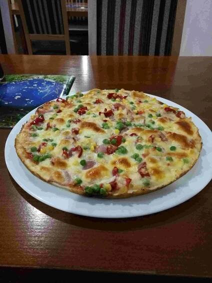 Čerstvě upečená pizza