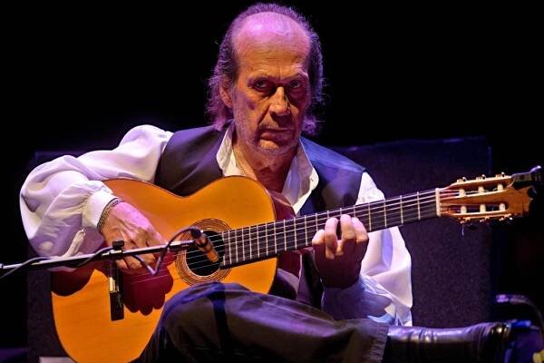 Mistr flamenka Paco de Lucía podlehl v 66 letech infarktu