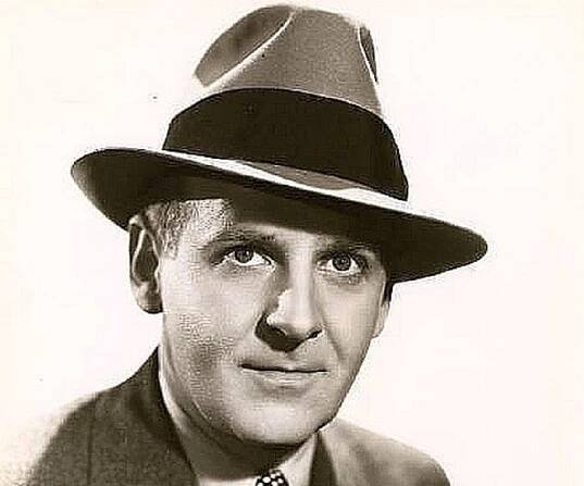 Walter Winchell Biography - Childhood, Life Achievements & Timeline