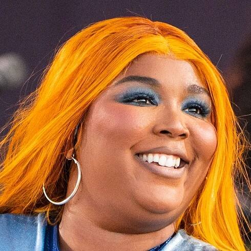 These Might Be the Shortest Nails I've Ever Seen on Lizzo — See Photos