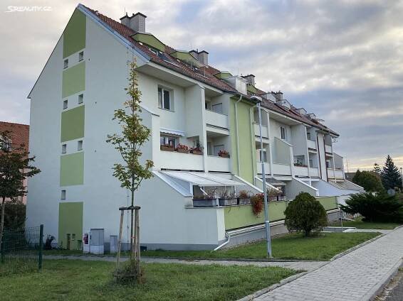 Pronájem bytu 1+kk 30 m², Hustopeče, okres Břeclav
