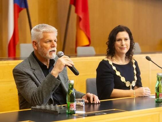 Petr Pavel na jihu Čech: Prezident vyrazil k vodopádu i na tvrz Cuknštejn